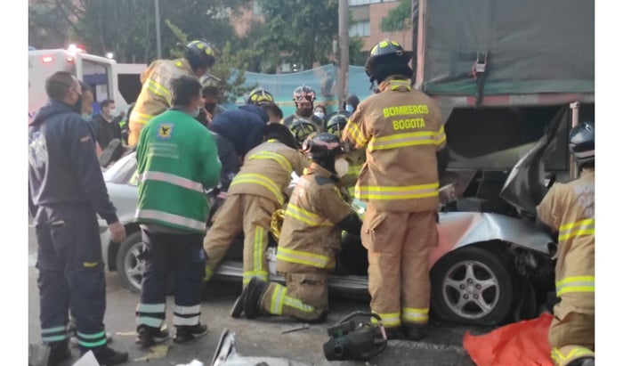 Accidente de carro y tractocamión en el norte de Bogotá
