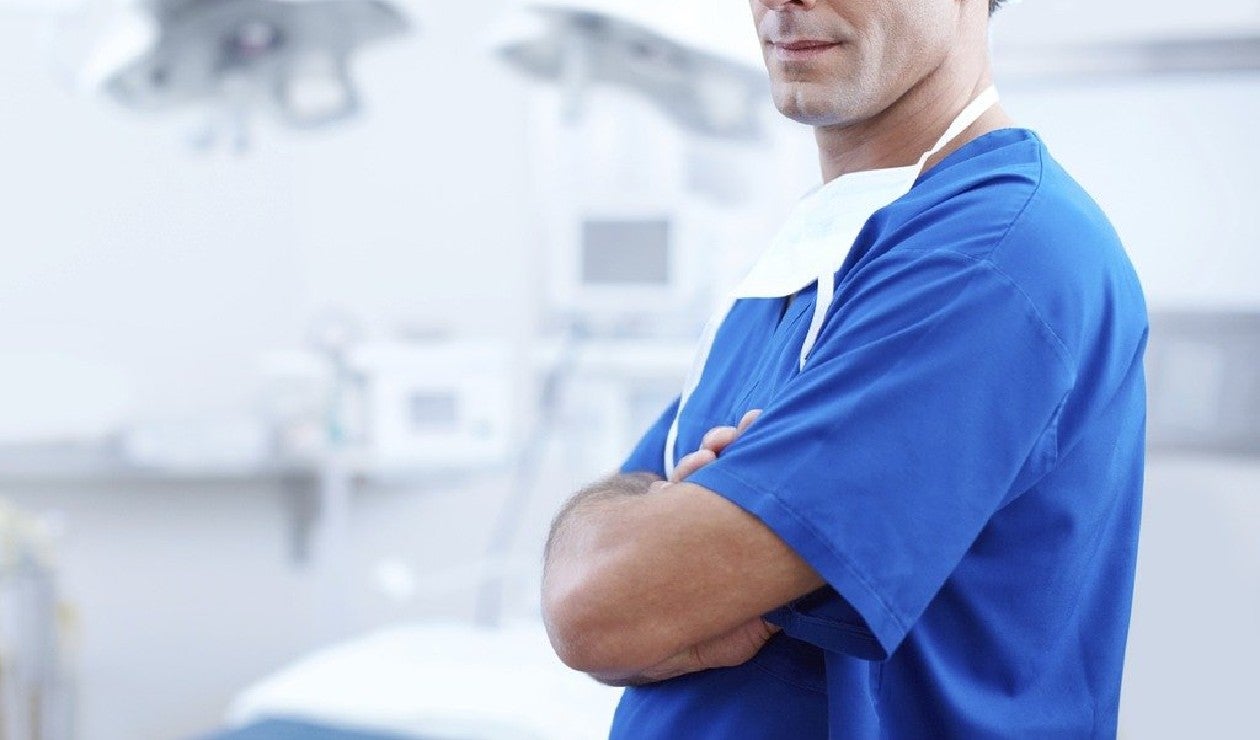 Cirujano plástico fue condenado por maltratar física y psicológicamente a su exesposa