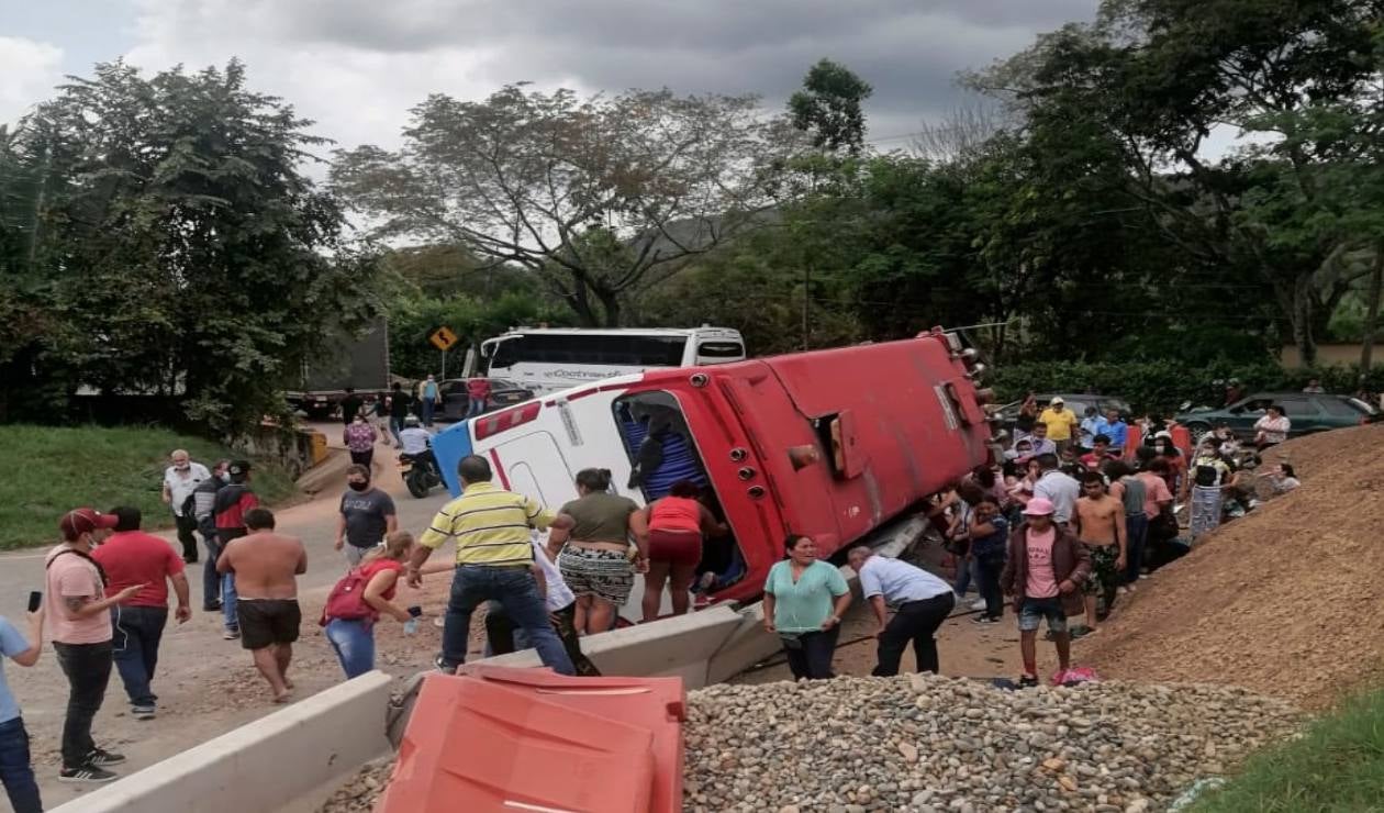 Accidente de tránsito en variante Bogotá - Melgar.