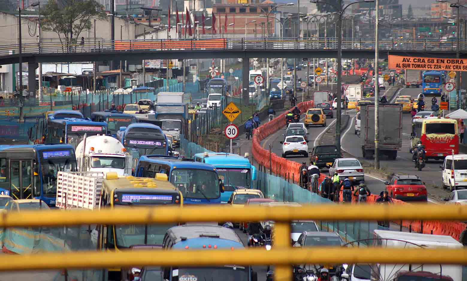 Caos vehicular en el norte de Bogotá.