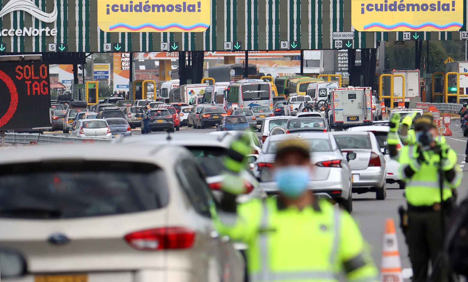 Carros saliendo de Bogotá para fin de año 2021