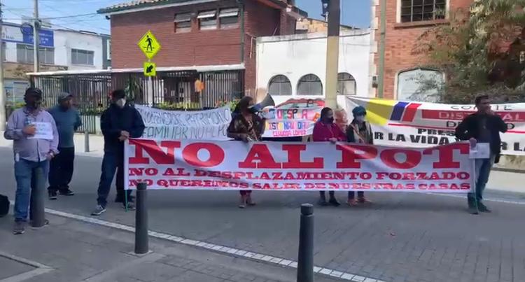 Ambientalistas protestan en contra del POT frente al Concejo de Bogotá