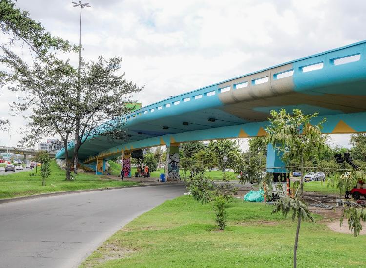 Puente azul pintado