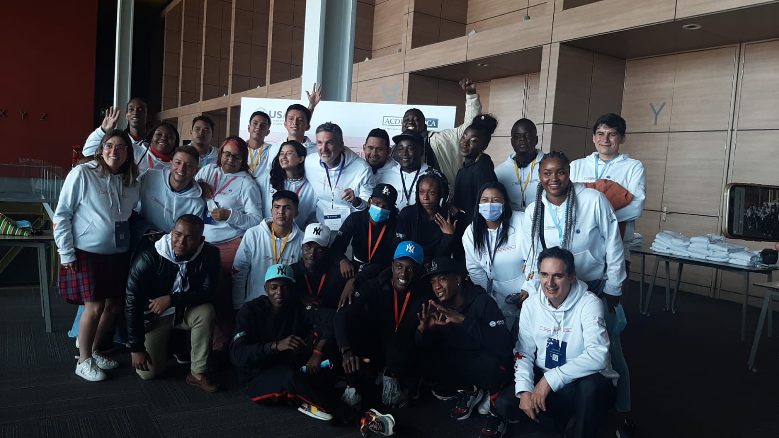 jóvenes reunidos en Bogotá