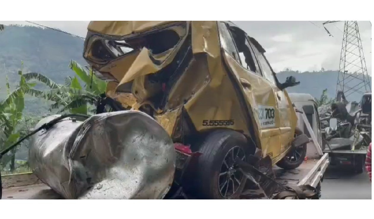 Carros de accidente en La Línea.