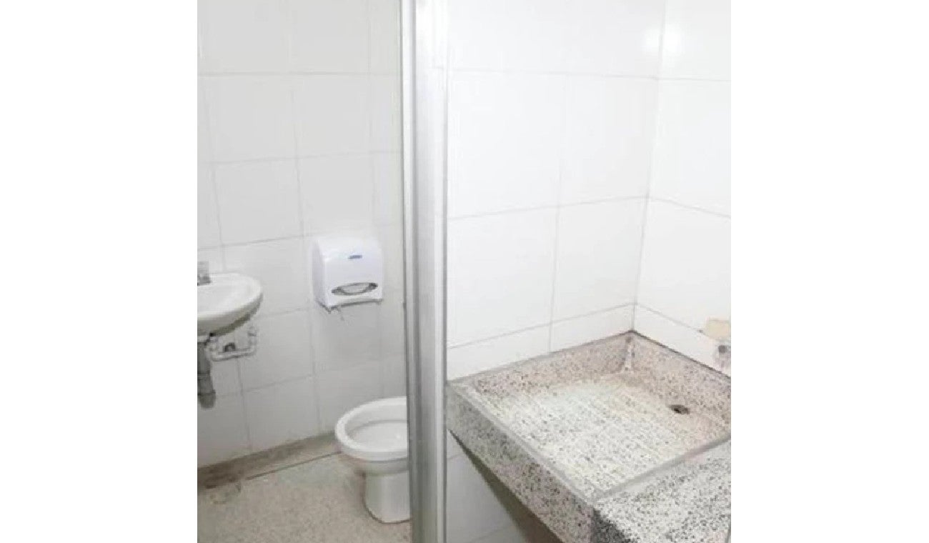 Baño celda Jhonier Leal