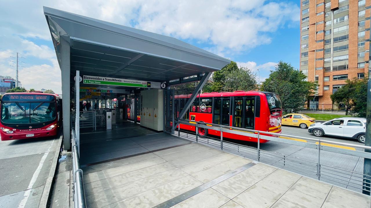 Estación de Transmilenio cerrada por obras