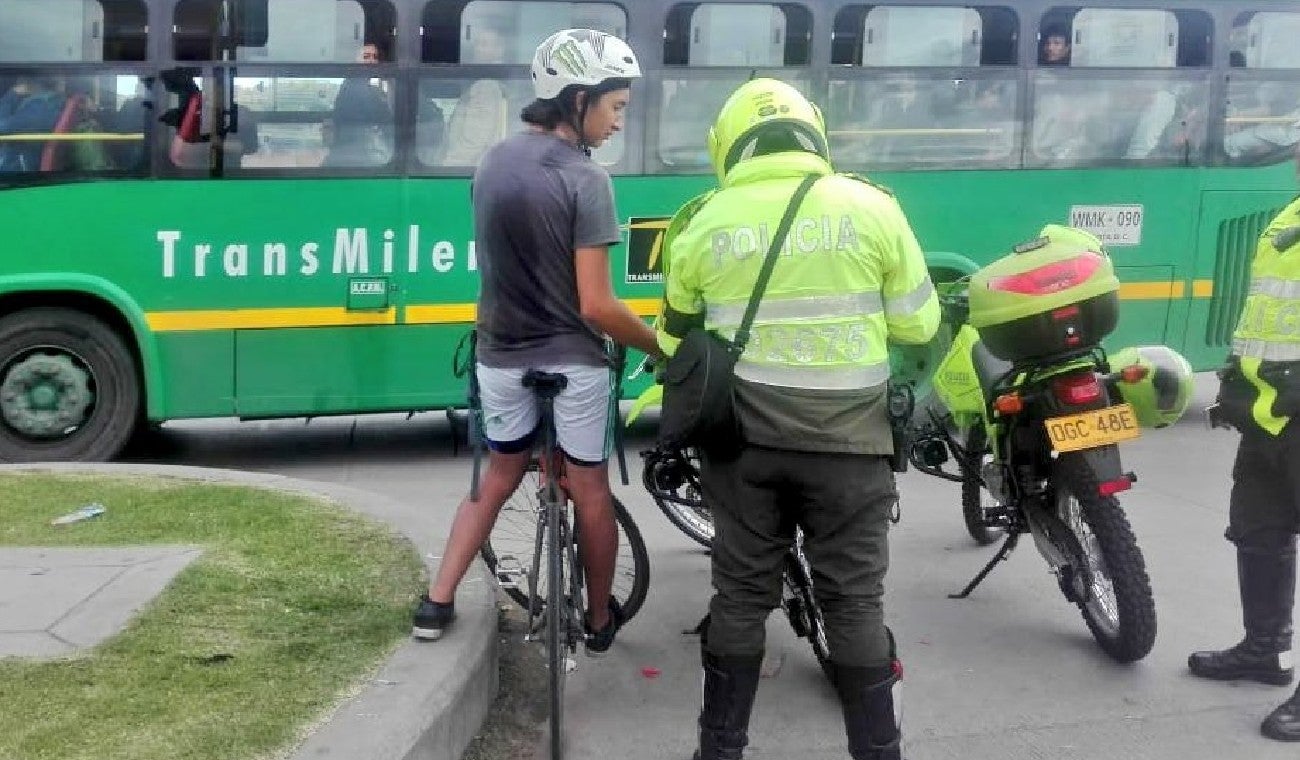 Multas a ciclistas por usar calzada exclusiva de TransMilenio