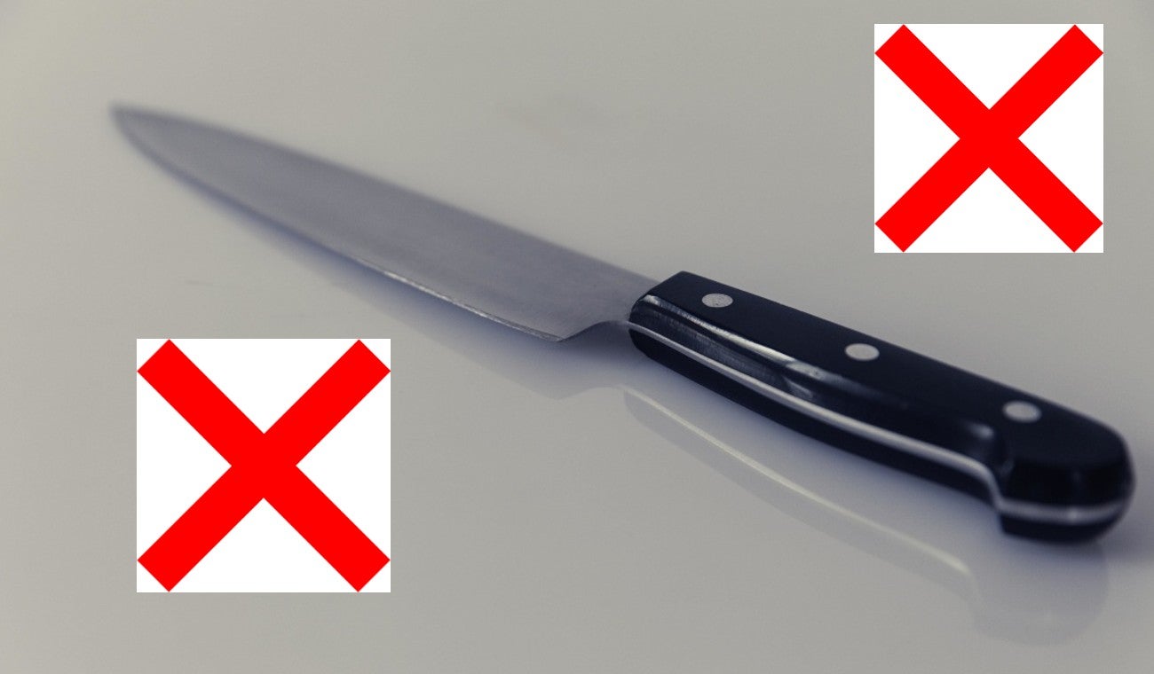 No usar cuchillos de acero