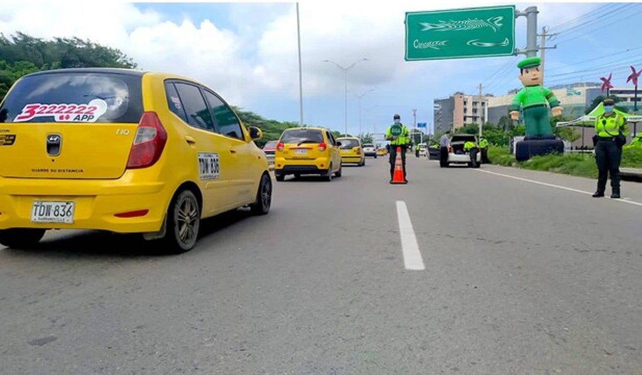 Pasajero de taxi debe usar cinturón de seguridad para no recibir multa