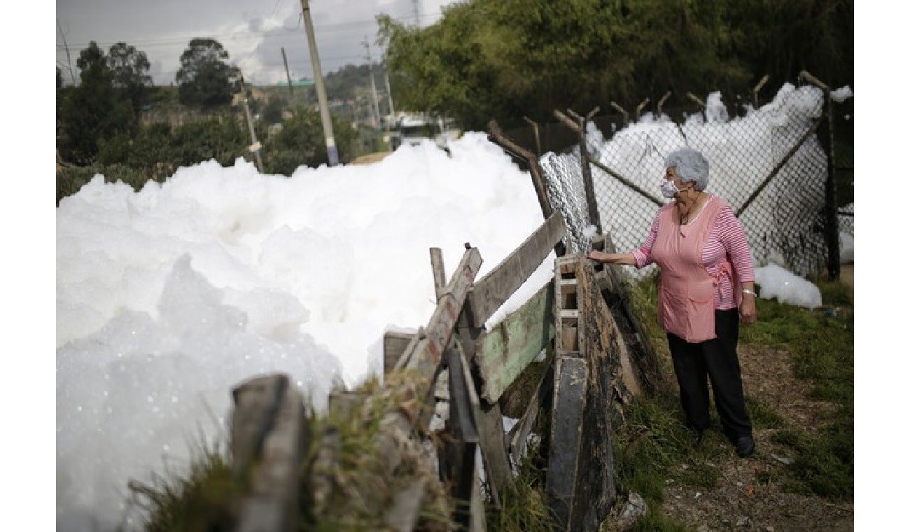 Señora entre la espuma