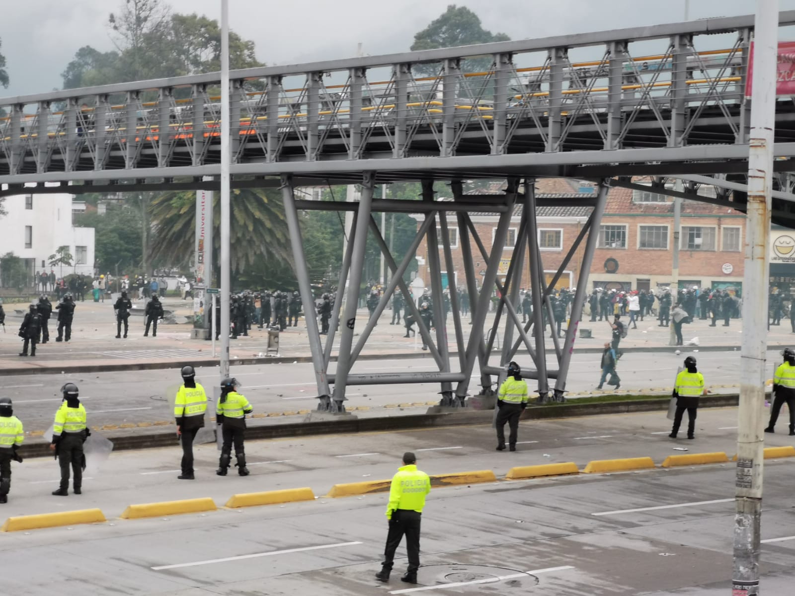 Manifestantes vs Esmad