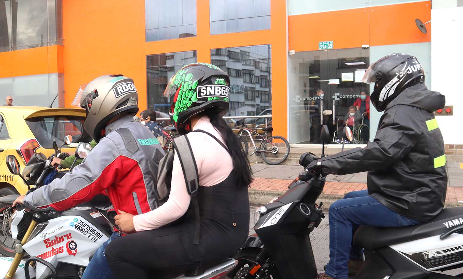 Motociclistas en Bogotá - cascos