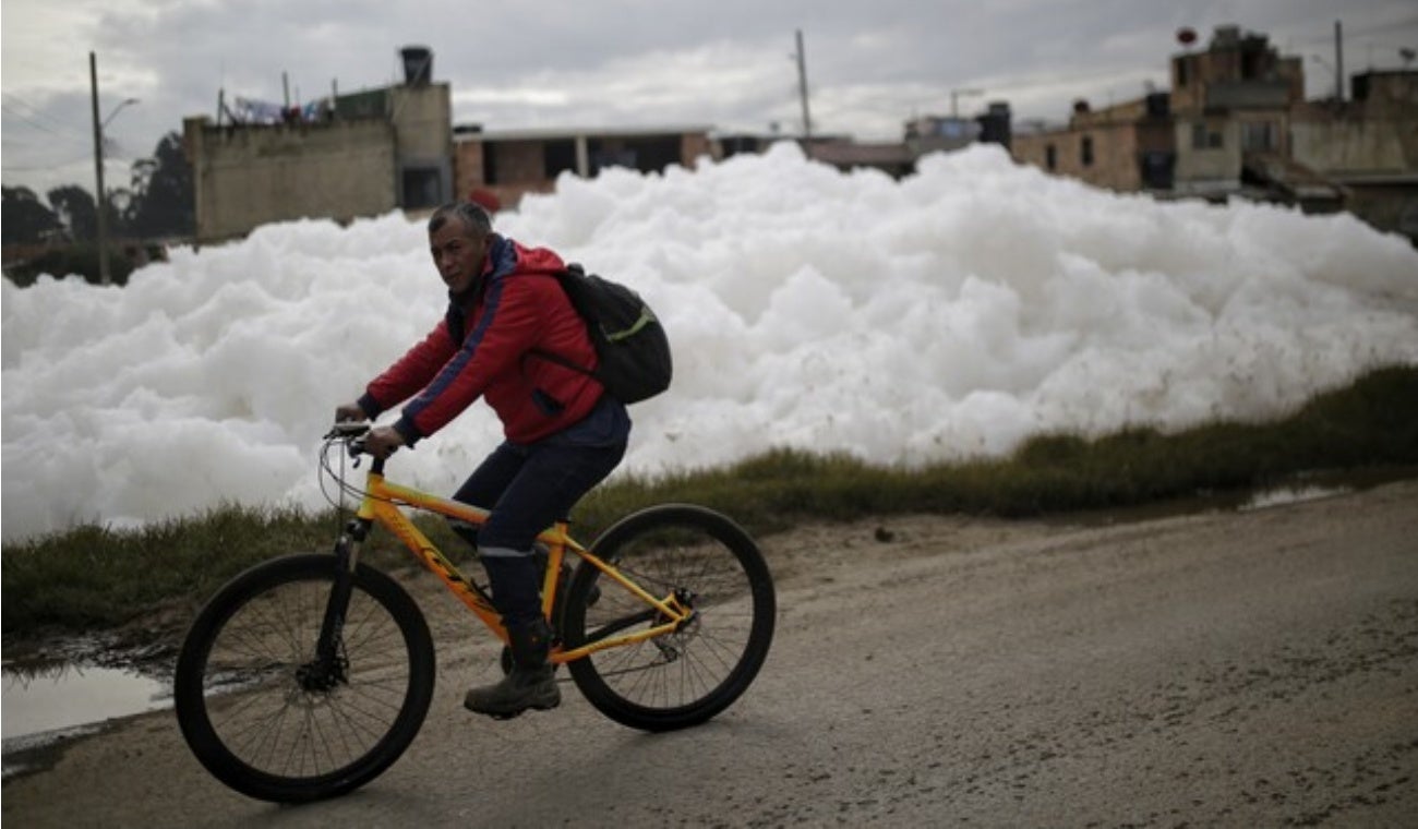 Espuma tóxica Mosquera