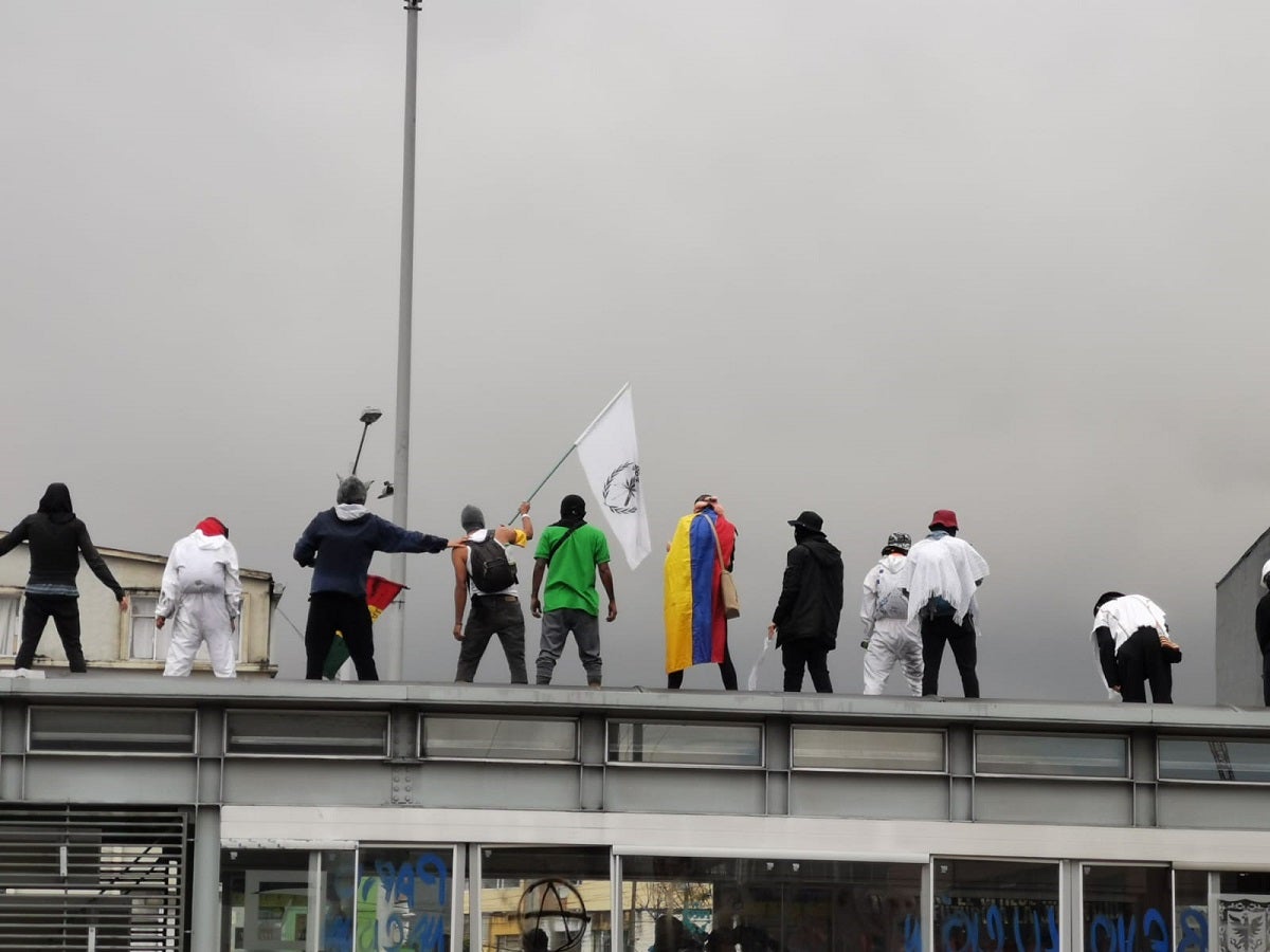Tres capturados dejan las movilizaciones pacificas en Bogotá