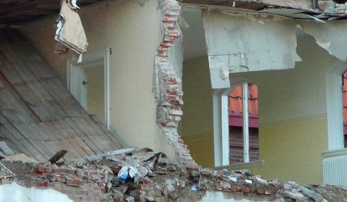 Accidente de tránsito dejó tres heridos y una casa afectada