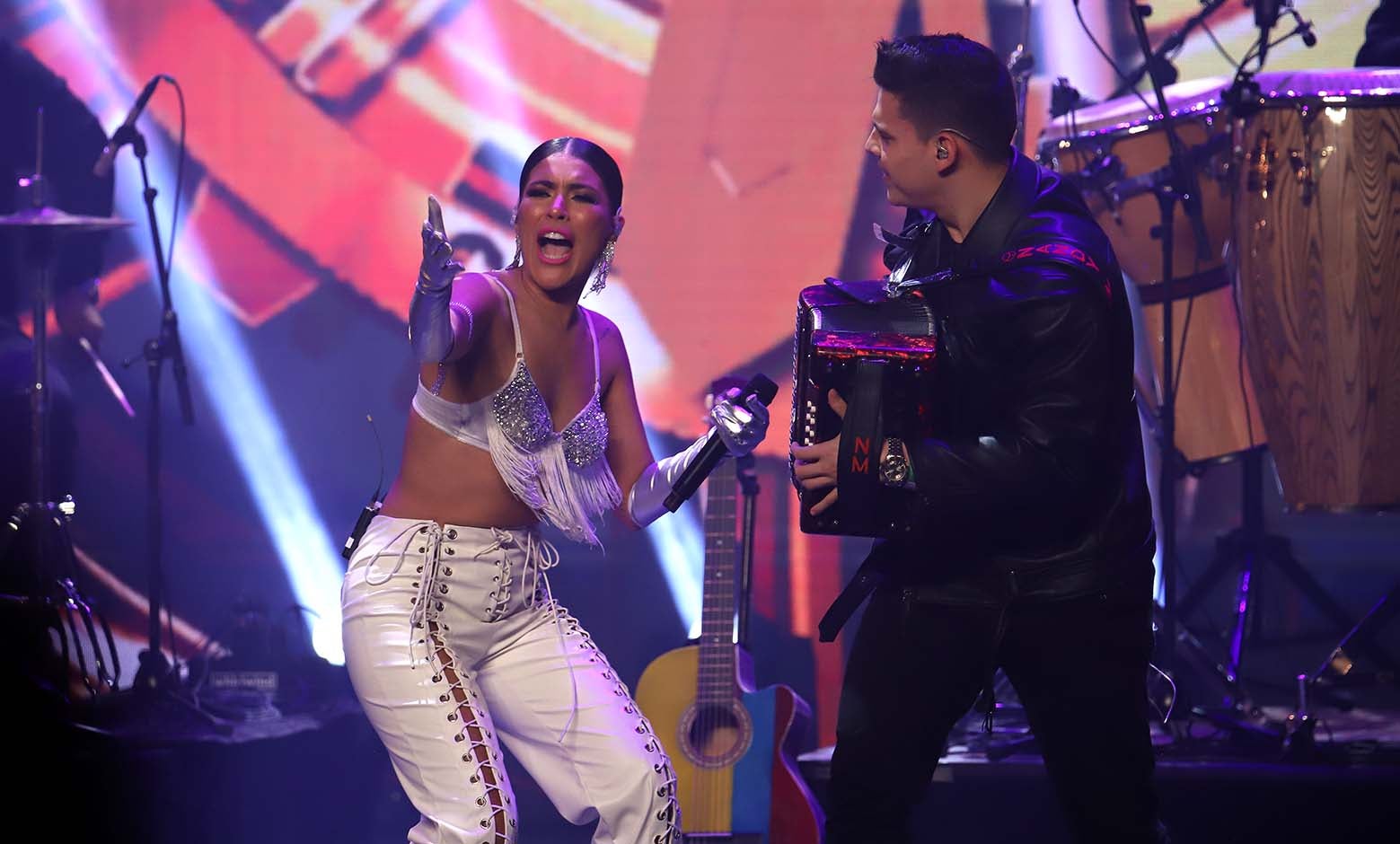 Karen Lizarazo interpreta una canción de Jessi Uribe