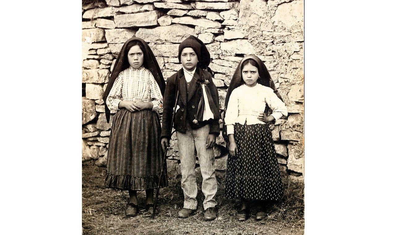 Lucia, Francisco y Jacinta Marto, los pastorcitos a los que se les presentó la Virgen de fátima.