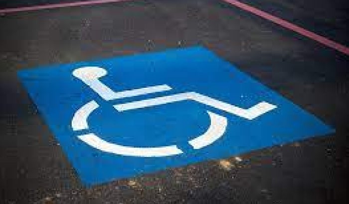 Qué pasa si parquea en un espacio exclusivo para discapacitados