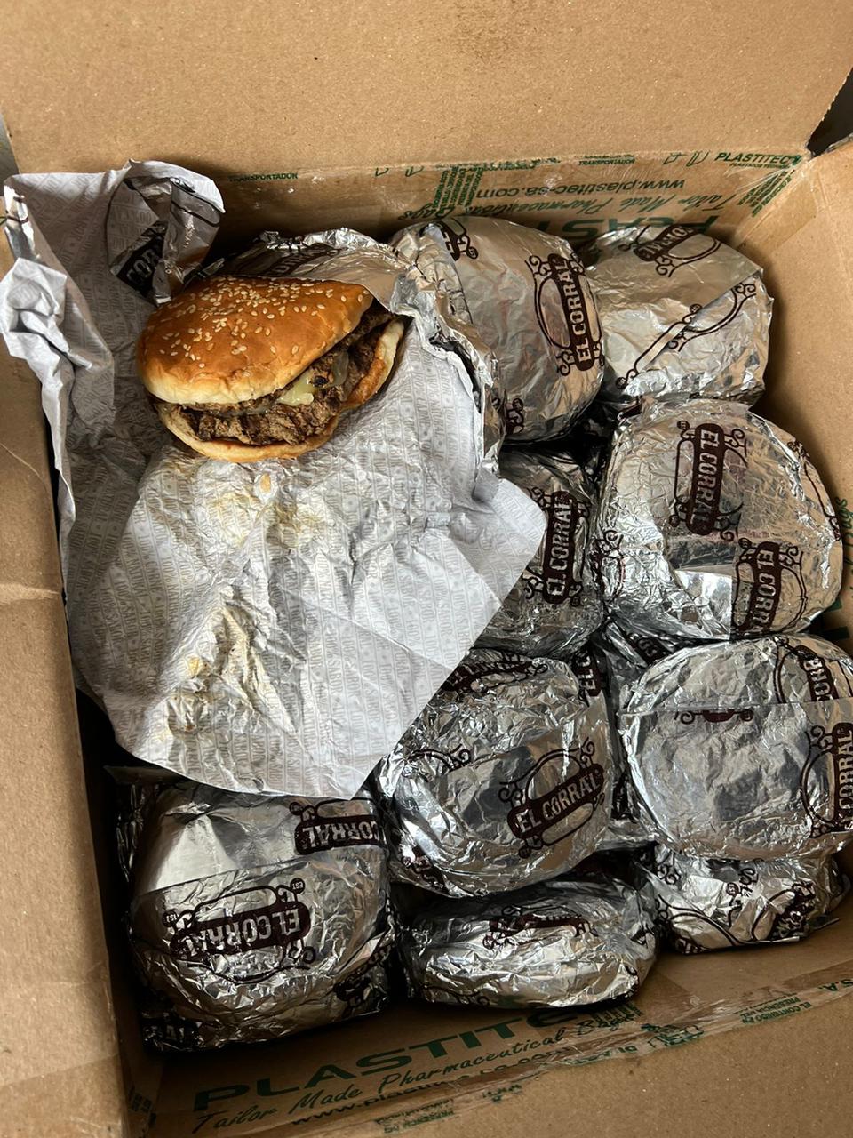 Hamburguesas de alto costo también estaban almacenadas en cajas con el objetivo de ingresar a la cárcel La Picota