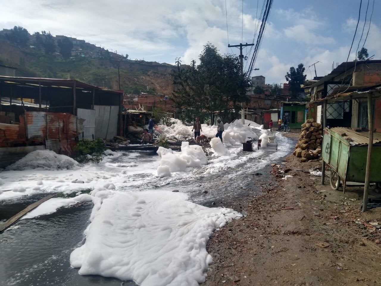 Espuma contaminante en Soacha