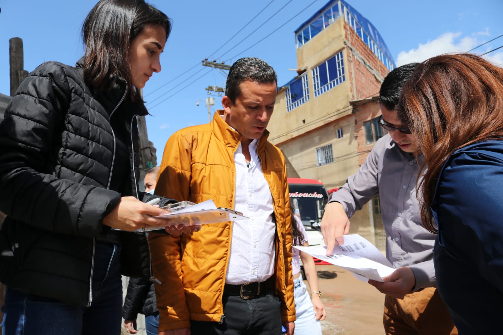 La Alcaldía junto con La Superintendencia de Servicios Públicos ponen en vigilancia a la empresa Urbaser para que se cumpla con el servicio.