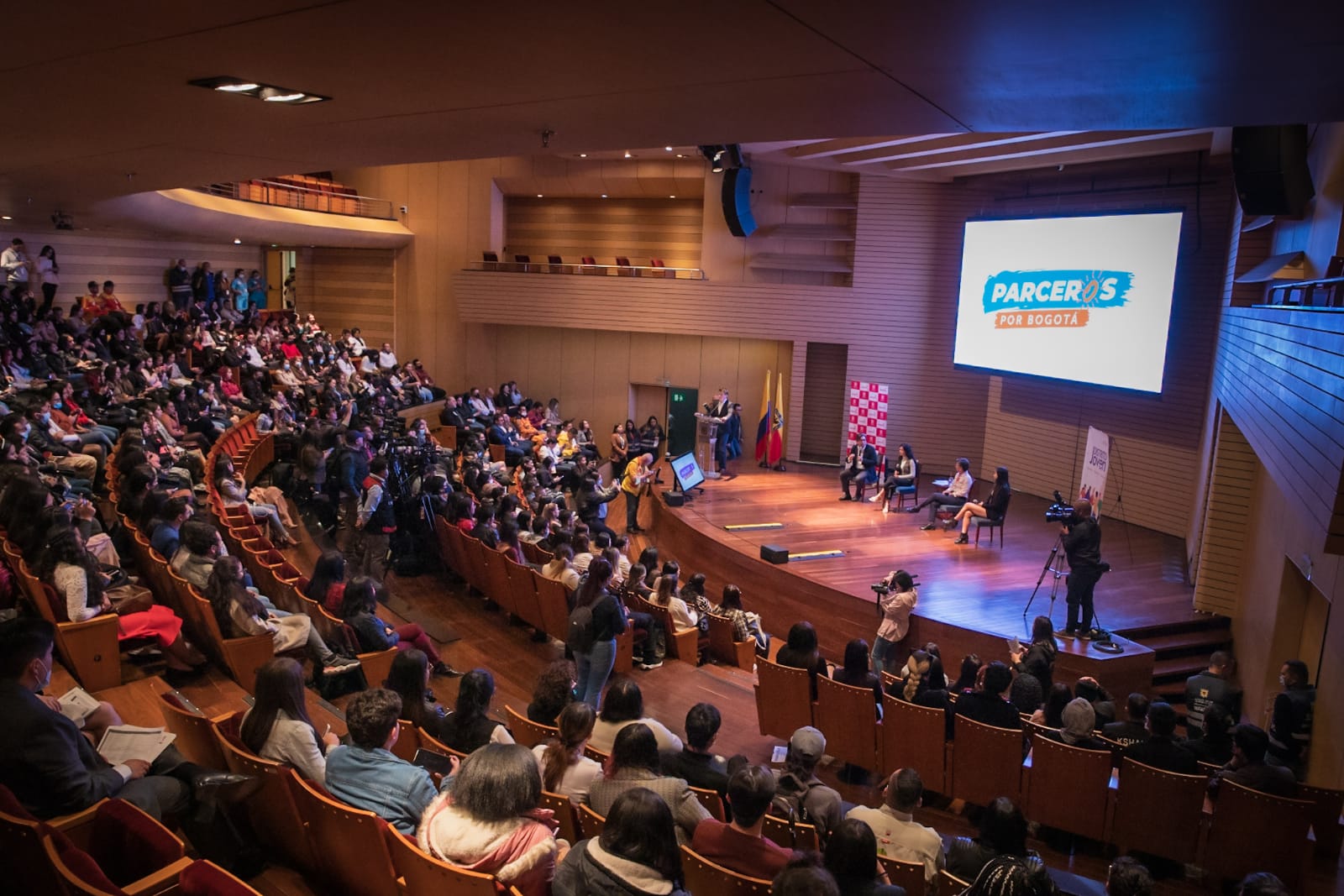 Más de 1.500 jóvenes se han beneficiado con el programa "Parceros por Bogotá"