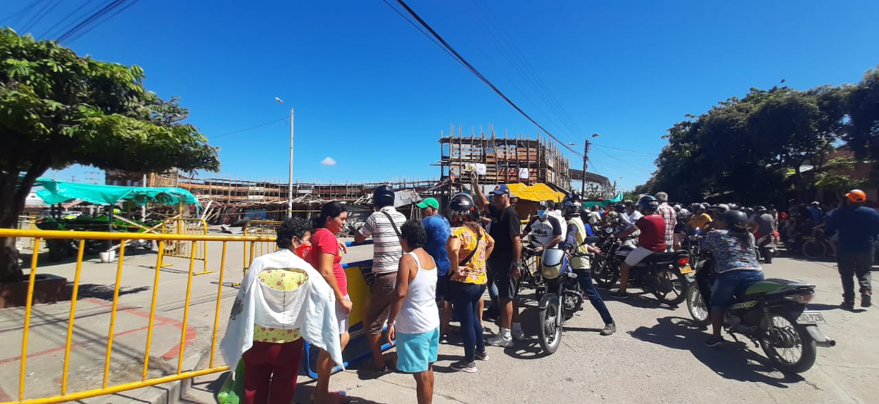 Gradas colapsadas en El Espinal