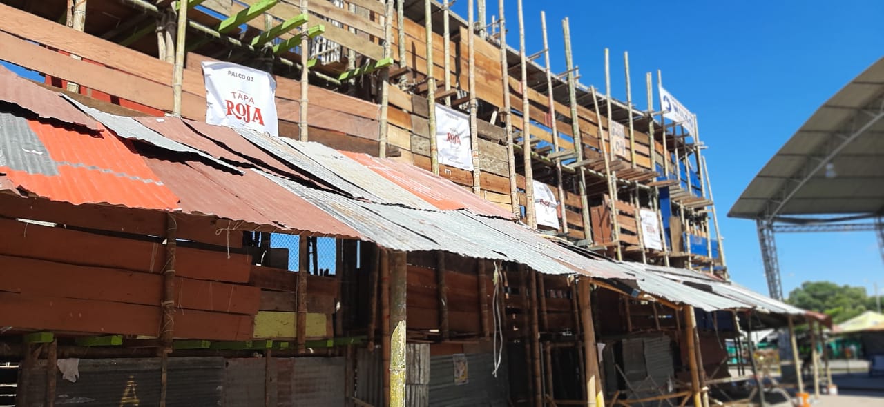 Gradas colapsadas en El Espinal