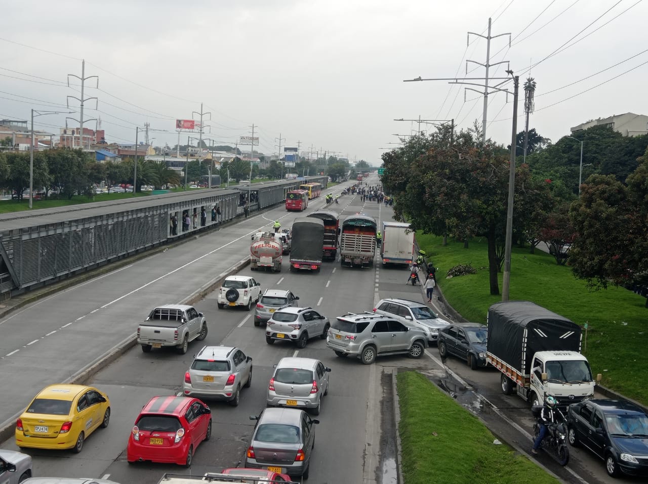 Autopista Norte bloqueada por protestas de bicitaxistas