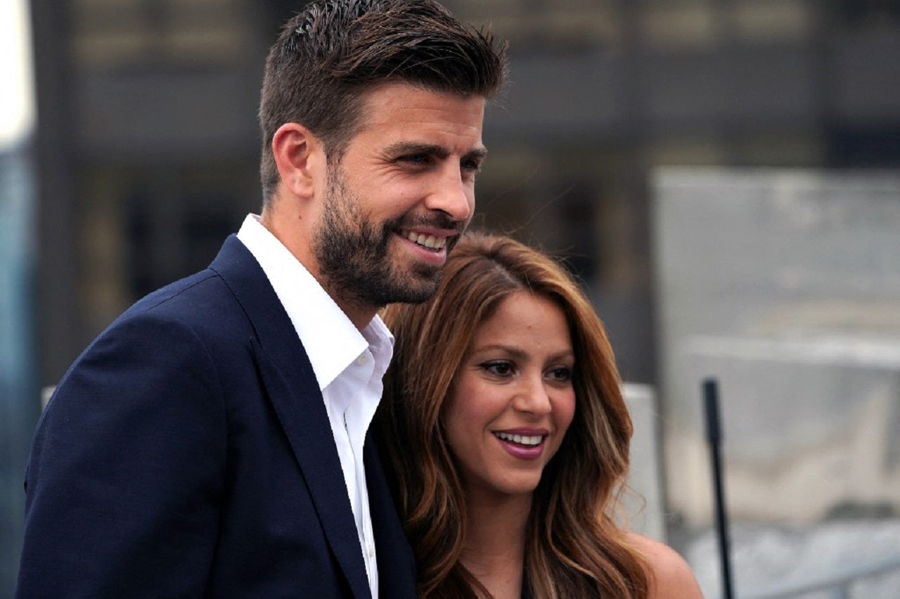Desempolvaron foto de Piqué besando estrella de la fama de Shakira