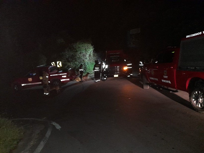 Rescatan tres personas