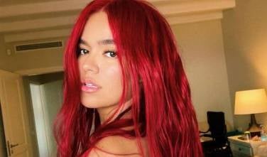 Karol G y su cabellera roja