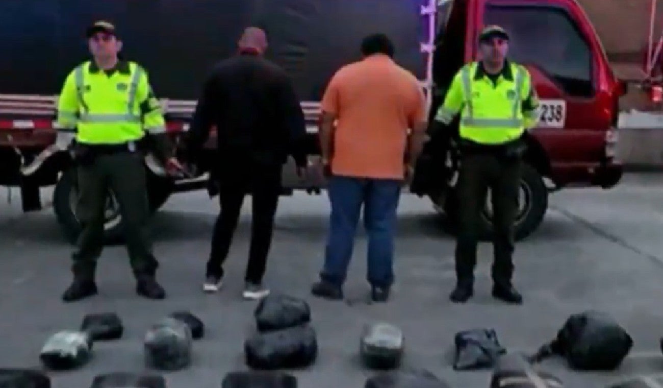 Camión con cajas de pimentones rellenos de marihuana