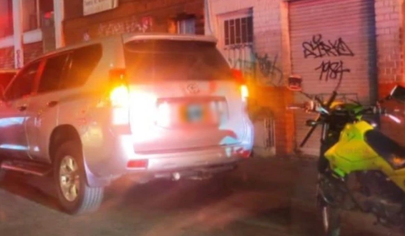 Camioneta robada con dinero en su interior