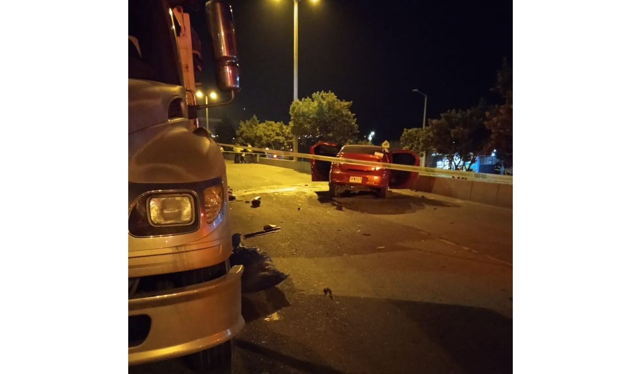 Choque de carro contra volqueta en el sur de Bogotá
