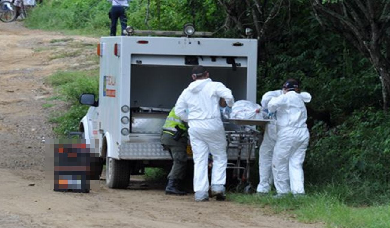 hallan cuerpo de mujer amarrado a un árbol en el Cerro de Guadalupe
