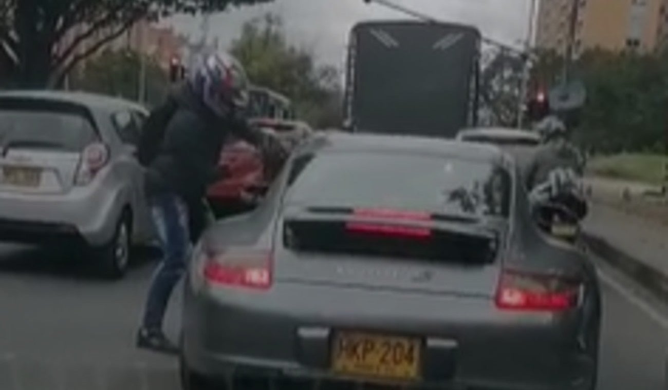 Ladrones de vehículos roban a plena luz del día en Bogotá