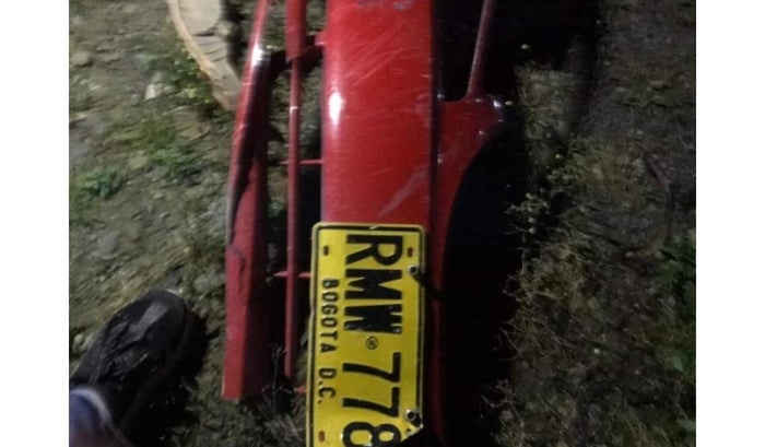 Parte de carro que cayó al Salto del Tequendama