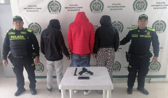 Capturan a ladrones que robaron un carro en Bogotá