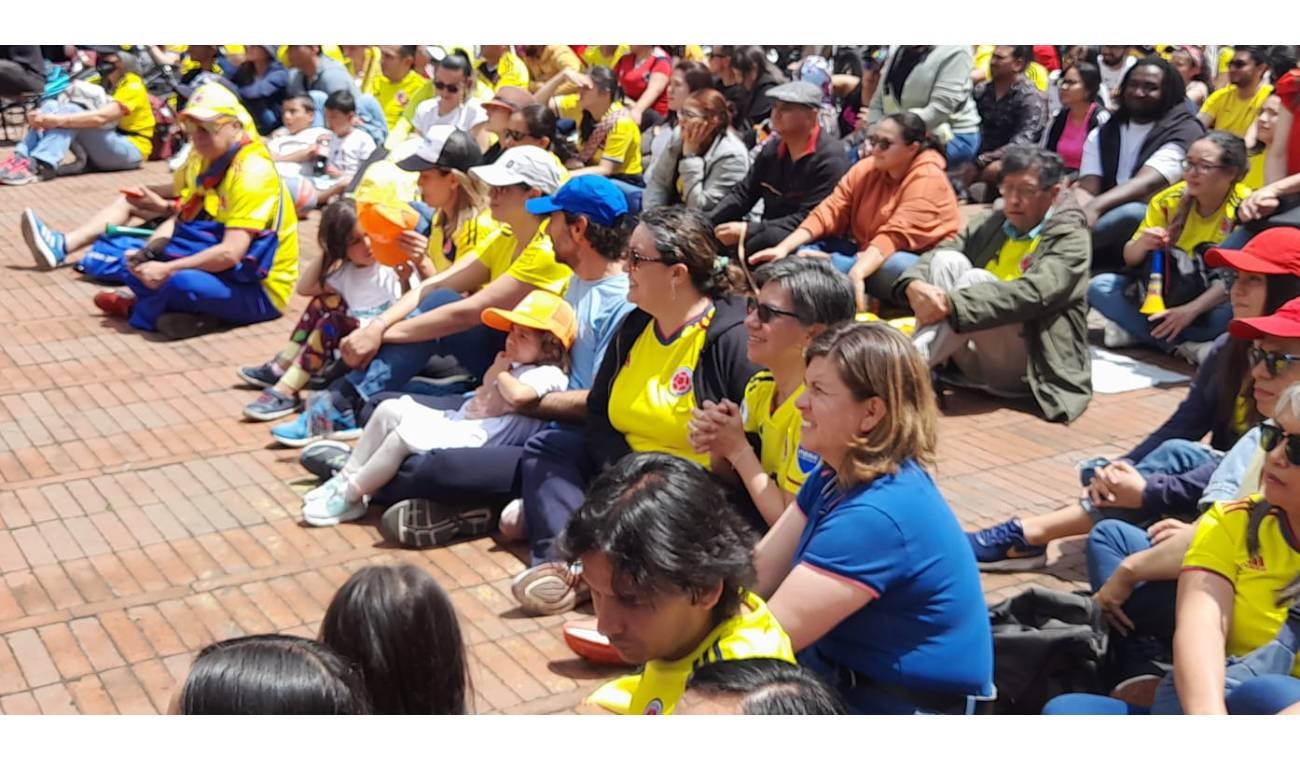 Claudia López en el parque de los Hippies