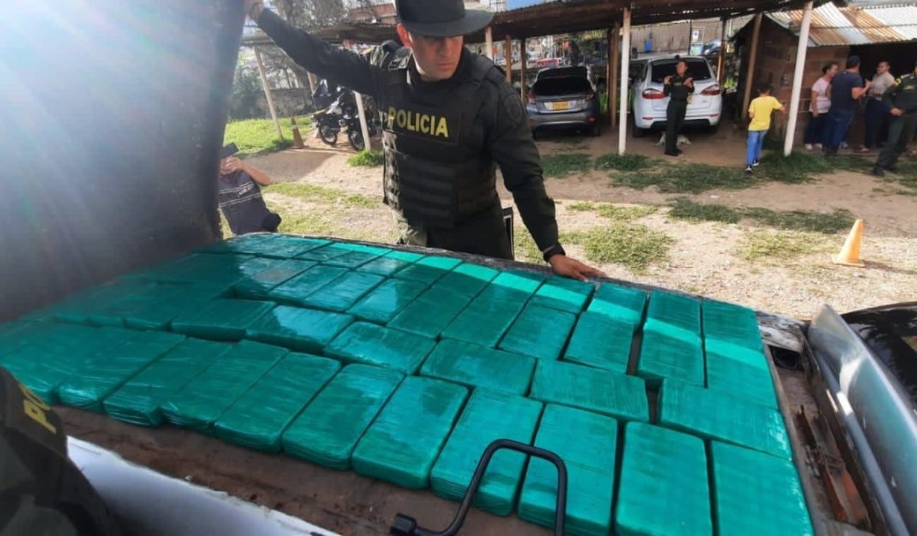 Cocaína en techo de camioneta que ingresaba a Bogotá