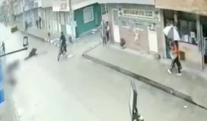 Niño fue atropellado por una moto en la entrada del colegio