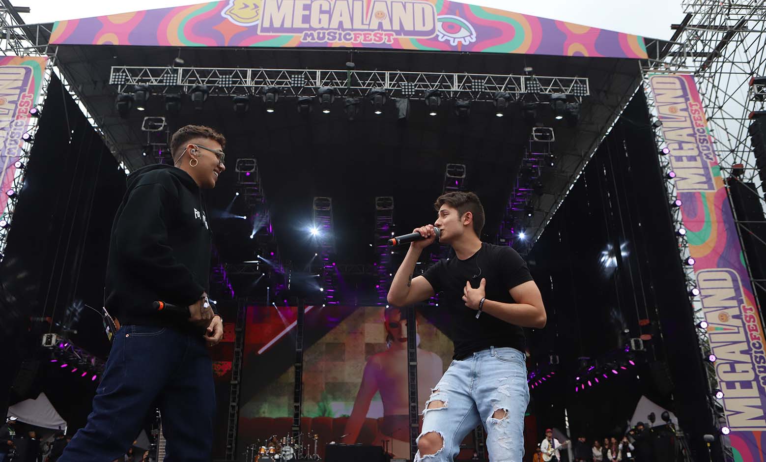 Manú se presenta en el Megaland