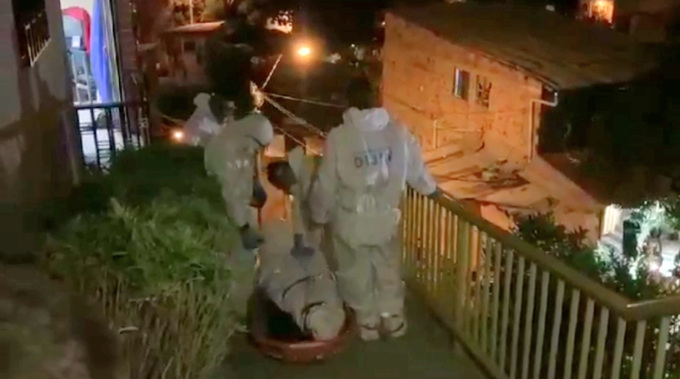 Esta persona presentaba tres puñaladas en la espalda.