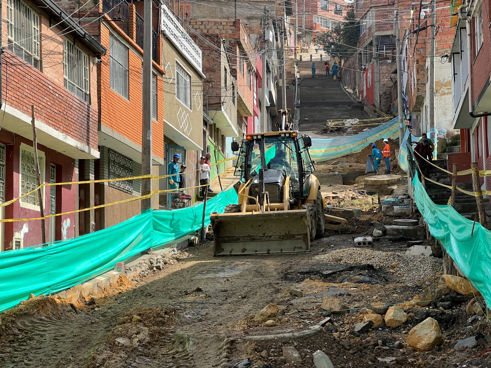 Cierran 170 conexiones que contaminaban quebrada en el sur de Bogotá