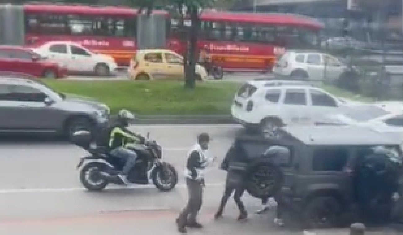 Noticias Bogotá: Motoladrones trataron de robar una camioneta
