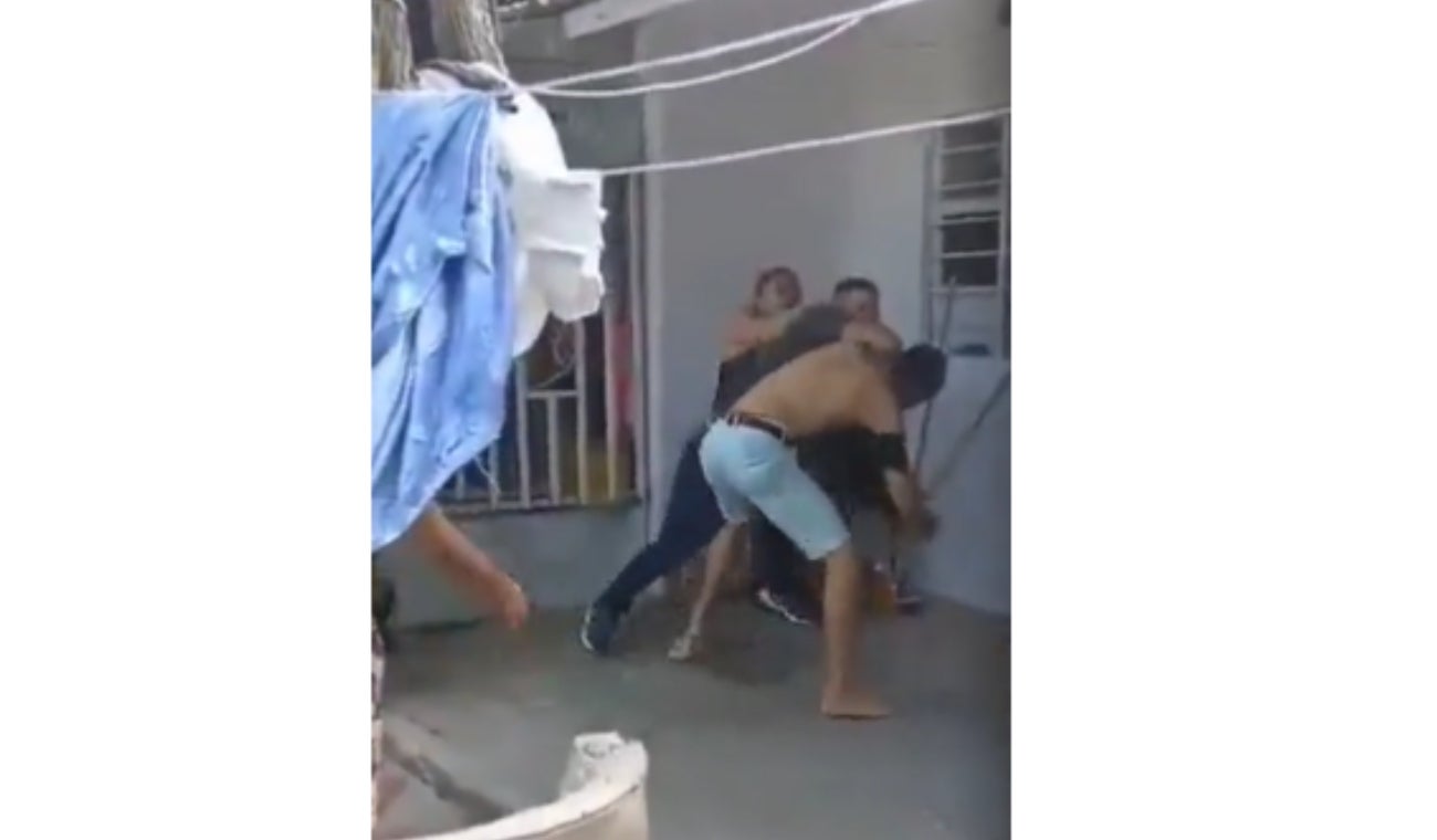 Narración de pelea en barrio saca risas VIDEO