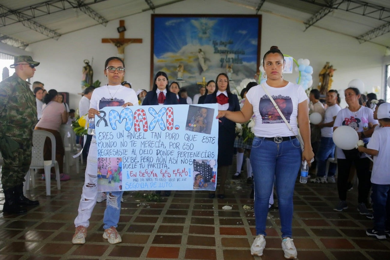 Honras fúnebres del niño Maximiliano Tabares en Segovia, Antioquia