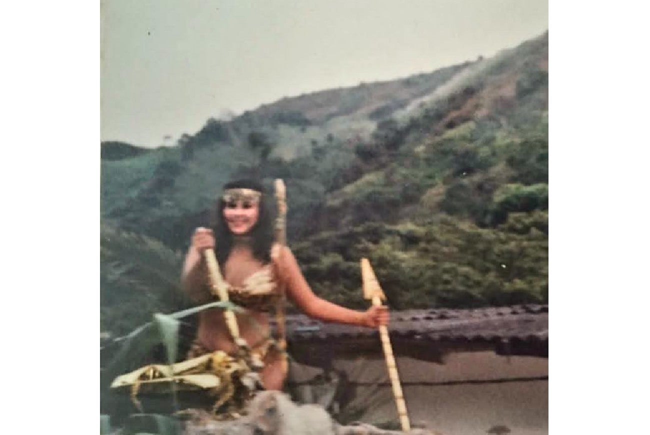 Arelys Henao en carroza con traje típico cuando fue reina